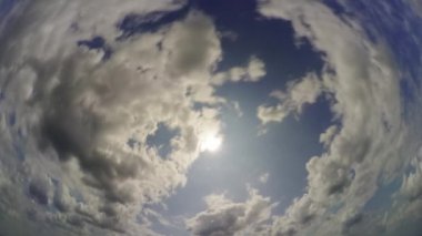 Doğa Bulutu 'nun zaman arkaplanı. Güzel mavi hava. Parlak ışık bulutlu yaz. Gün doğumu bulutu