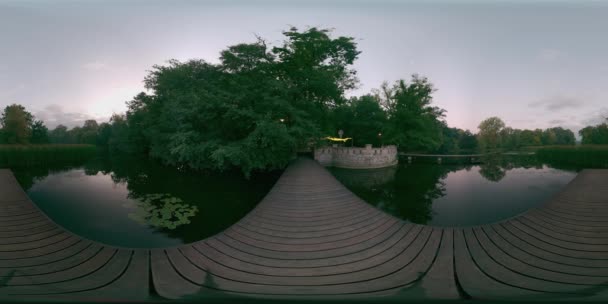 Morgonsjön i skogen. Sammer Evening Panorama — Stockvideo