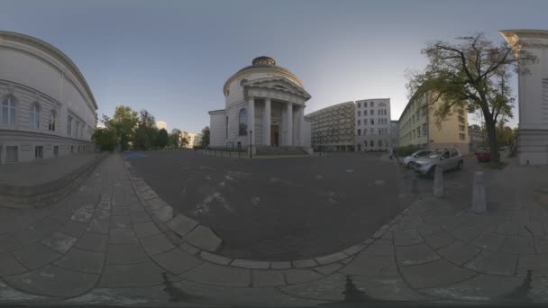 Heilige Drie-eenheid Kerk, Saksische Tuin Warschau, Polen 2021 — Stockvideo