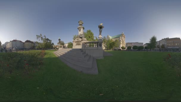 Monument av Adam Mickiewicz Square, Carmelite Church, Zajazd Dziekanka Warszawa, Polen 2021 — Stockvideo