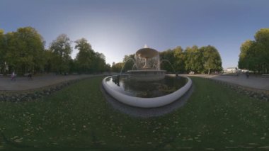 Bilinmeyen Asker 'in Mezarı, Üç Meşe Anma Bayrağı, Devlet Bayrağı, Pilsudski Meydanı, Papalık Haçı, Varşova' daki Çeşme, Polonya 2021