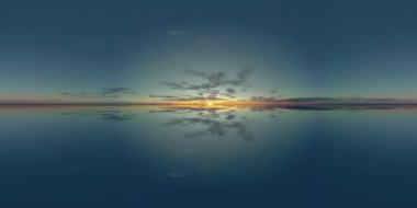 360 panorama aynalı arka plan gökyüzü, bulutlu horixo doğa, küresel bulutlu hava gölü veya deniz manzarası