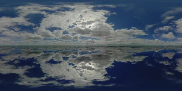 天空360全景镜像背景，多云的鸟巢自然，球状云雾空中湖泊或大海 — 图库视频影像