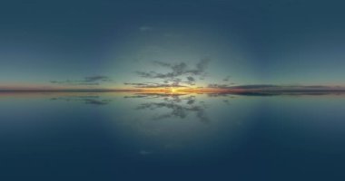 Gökyüzü 360 eşdörtgen hdr küresel ayna, panoramik bulutlar çevre haritası manzara yansıması