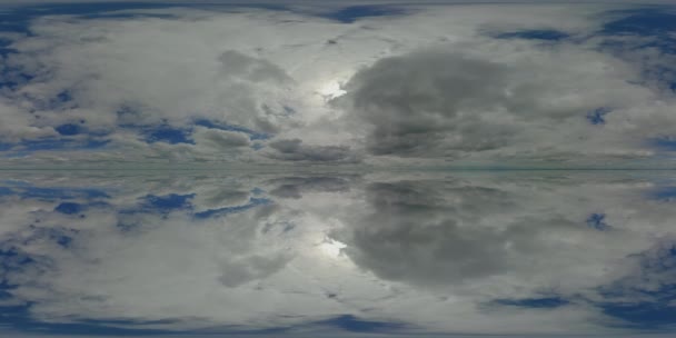 Cielo 360 espejo de fondo panorámico, naturaleza horixo nublado, lago aéreo de paisaje nublado esférico o mar — Vídeos de Stock