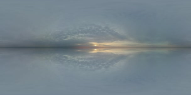 时光流逝的天空，多云的自然等长方形云彩，360全景球形云彩，360度天窗，360度环境空间 — 图库视频影像