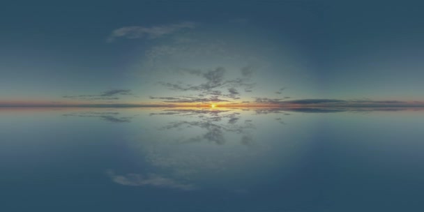 Timelapse vista del cielo nublado naturaleza equirectangular cloudscape, 360 panorama esférico vr nubes,, skyscape skydome, 360 grados de espacio ambiente — Vídeo de stock