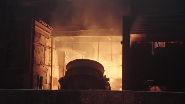 Металлоплавильная Печь Сталелитейном Заводе — стоковое видео