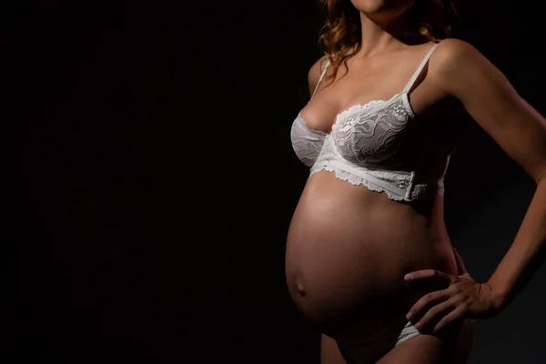 Jeune Femme Enceinte Sous Vêtements Blancs Sur Fond Noir — Photo