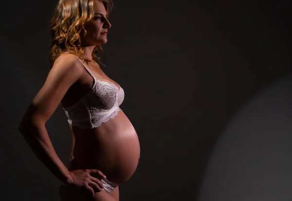 Ung Vacker Gravid Flicka Sexiga Vita Underkläder Stockbild