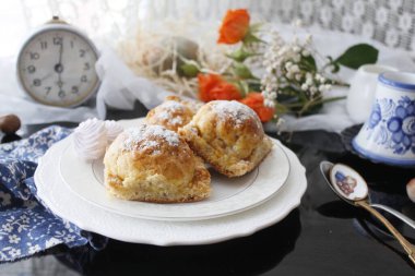 Peynir hamurunda taze elma