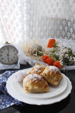 Peynir hamurunda taze elma