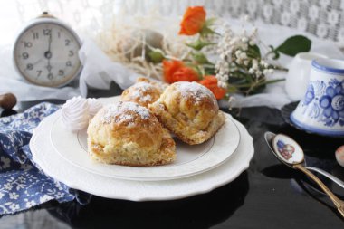 Peynir hamurunda taze elma