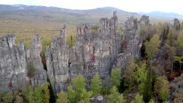 Voler Dessus Des Rochers Une Vue Couper Souffle Depuis Drone — Video