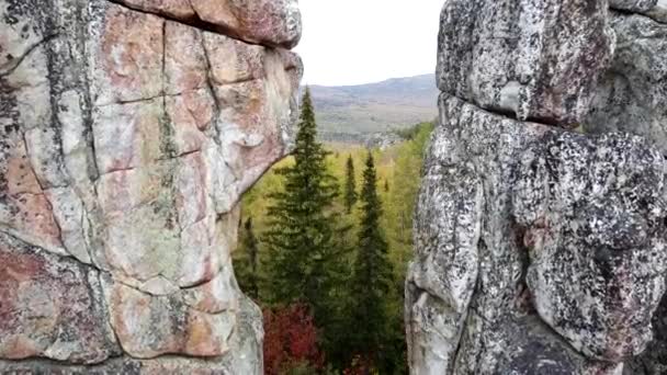 Volando Sobre Las Rocas Una Vista Impresionante Desde Dron Las — Vídeo de stock