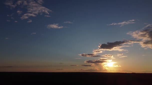 Kolorowy Zachód Słońca Strzał Przez Quadcopter — Wideo stockowe