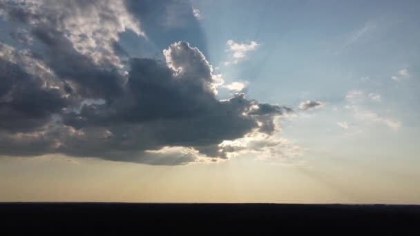 Πολύχρωμο Ηλιοβασίλεμα Γυρίστηκε Από Quadcopter — Αρχείο Βίντεο