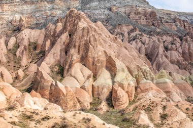 Kapadokya Türkiye 'de manzara. Türkiye 'de dağ vadileri gezilecek bir yer