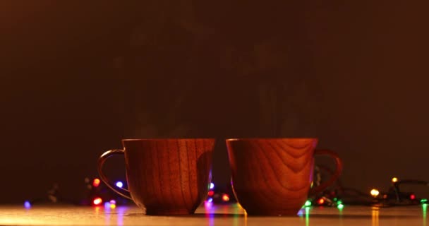 Holzbecher Mit Kaffee Vorhanden Dampf Kommt Aus Der Tasse Von — Stockvideo