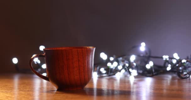 Drewniany Kubek Kawą Para Pochodzi Filiżanki Gorącej Kawy Czekolady Herbaty — Wideo stockowe