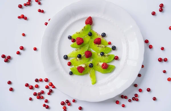 Christmas Food Kids White Dish Christmas Tree Made Kiwi Raspberries — Stockfoto