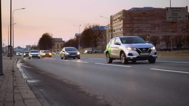 2021 Saint Petersburg Ruch Samochodów Ulicy Sankt Petersburga Rosja Droga — Wideo stockowe