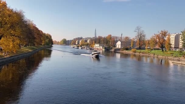 Hız Teknesi Rusya Saint Petersburg Nehrinde Yüzen Suda Köpüklü Bir — Stok video