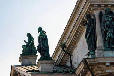 - Rusya. St. Petersburg 'da. Amiralalteysky Pr. 10 Ağustos 2021. St. Isaac Katedrali manzarası. Açık yaz günü.