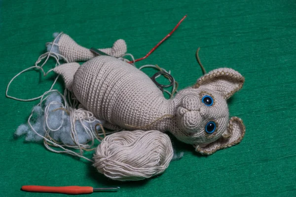 Amigurumi oyuncak hayvanları yapmak için bileşenler. Tığ işi..