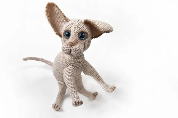 Tığ işi el yapımı amigurumi bebekleri, yumuşak hayvan oyuncakları. İzole et.