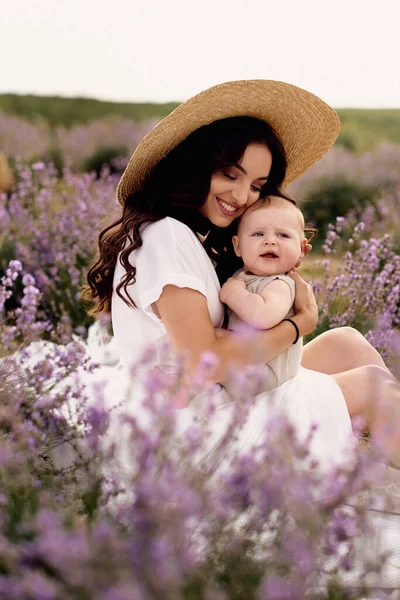 Attractive Young Mother Playing Her Baby Lavender Field — ストック写真