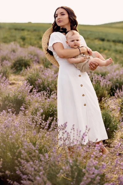 Attractive Young Mother Playing Her Baby Lavender Field — ストック写真