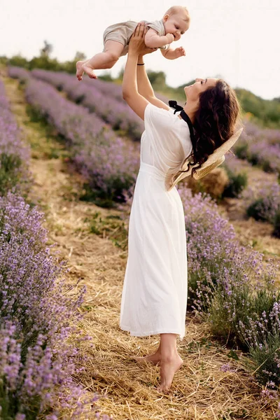 Attractive Young Mother Playing Her Baby Lavender Field — ストック写真
