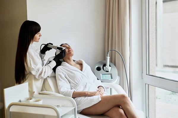 Beautiful Woman Enjoys Buttocks Massage Endosphere Machine Cellulite Body Correction — Stock Photo, Image