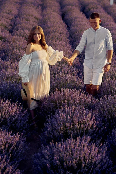Young Beautiful Pregnant Couple Walking Lavender Field Sunset Happy Family — ストック写真