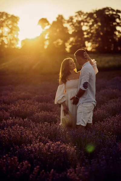 Portrait Young Beautiful Pregnant Couple Lavender Field Sunset Happy Family — Stockfoto