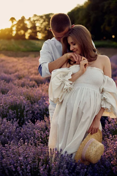 Portrait Young Beautiful Pregnant Couple Lavender Field Sunset Happy Family — Zdjęcie stockowe