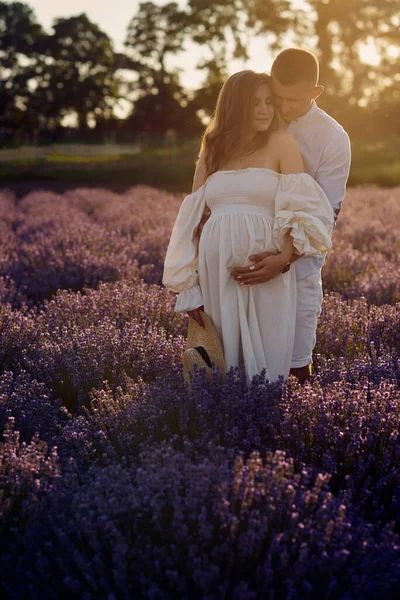 Young Beautiful Pregnant Couple Walking Lavender Field Sunset Happy Family — Stockfoto