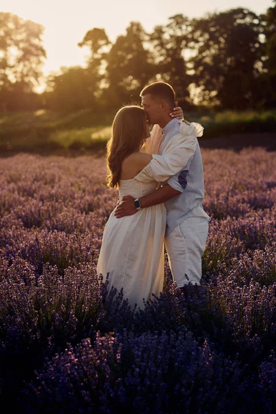 Portrait Young Beautiful Pregnant Couple Lavender Field Sunset Happy Family — Zdjęcie stockowe