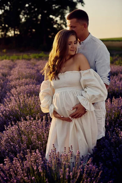 Portrait Young Beautiful Pregnant Couple Lavender Field Sunset Happy Family — Fotografia de Stock