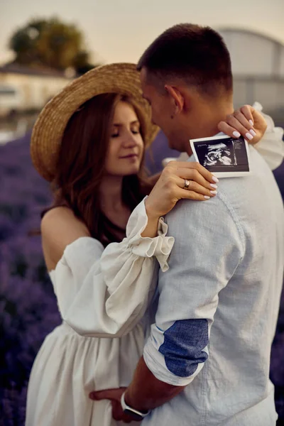 Portrait Young Beautiful Pregnant Couple Lavender Field Sunset Holding First — Photo