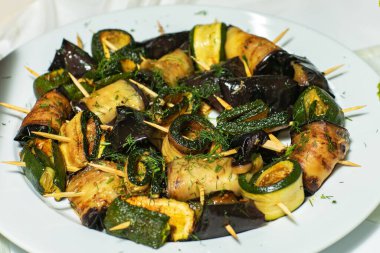 Kızarmış patlıcan kızartma tavasında.