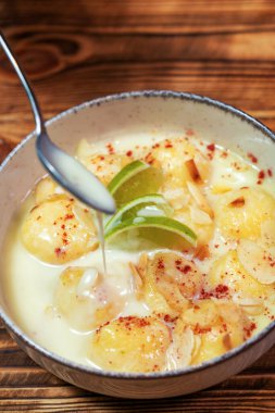 Tarçın ve şeker ile tembel köfte