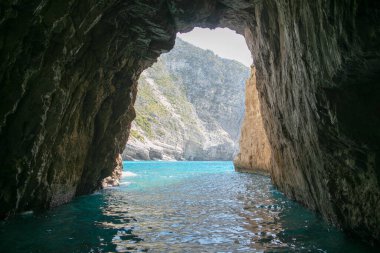 Zakynthos, Yunanistan. Zakynthos adasının mavi mağaraları.
