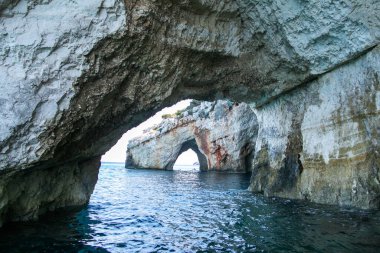 Zakynthos, Yunanistan. Zakynthos adasının mavi mağaraları.
