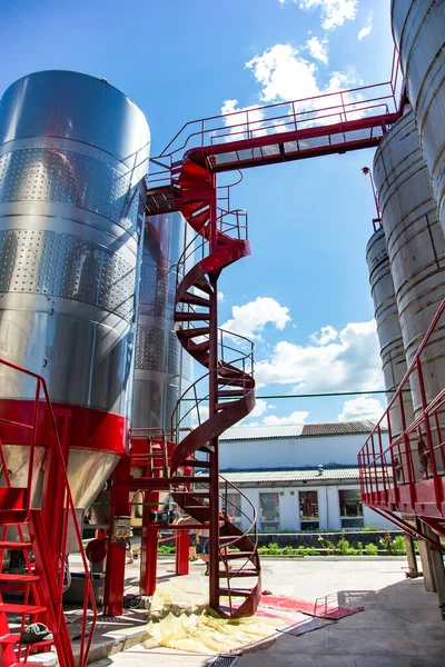 Equipamento de fábrica para a produção de álcool — Fotografia de Stock