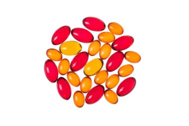 Beyaza izole edilmiş vitamin veya ilaç içeren çok renkli şeffaf kapsüller.