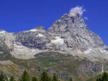 Aosta Vadisi bölgesindeki Alplerin İtalyan tarafından Cervino Dağı 'nın (veya Matterhorn) görüntüsü