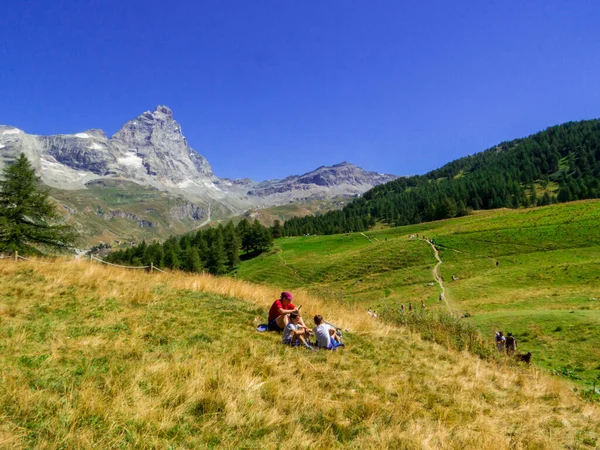 Cervinia Italien Juli 2022 Människor Nära Berget Cervino Eller Matterhorn — Stockfoto