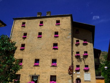 Cogne, İtalya - 2 Ağustos 2022: Chateu Royal Konutu).